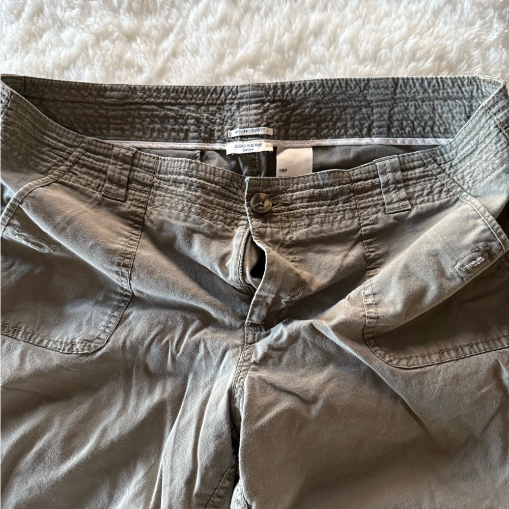 Dockers Midrise Curvy Gray Casual Pants